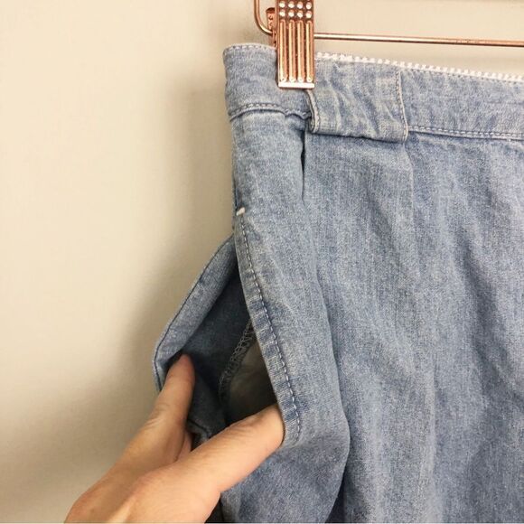 TOMMY HILFIGER | Denim High Waisted Pleated Light Blue Shorts Size M - Picture 4 of 7